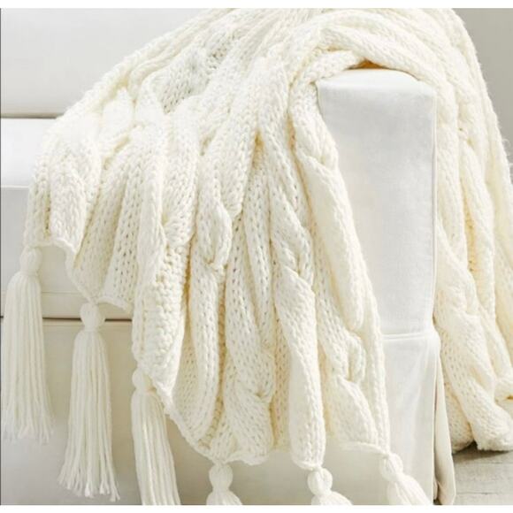 Pottery Barn Bluma Chunky Knit Tassel Throw Cream/White NEW 50 x 60